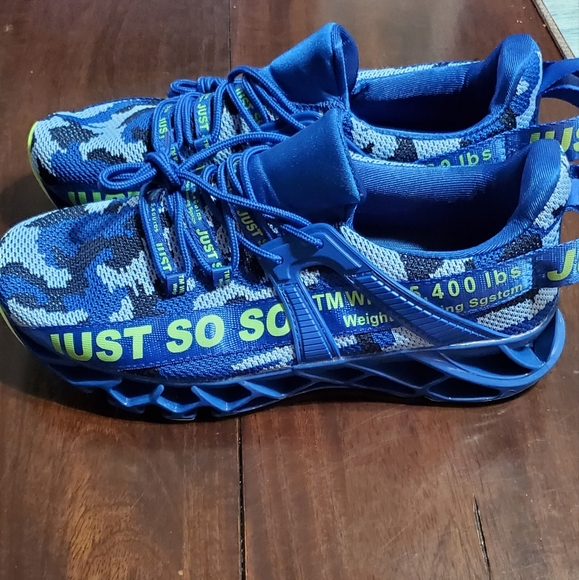 Just so so sneakers - Picture 2 of 12